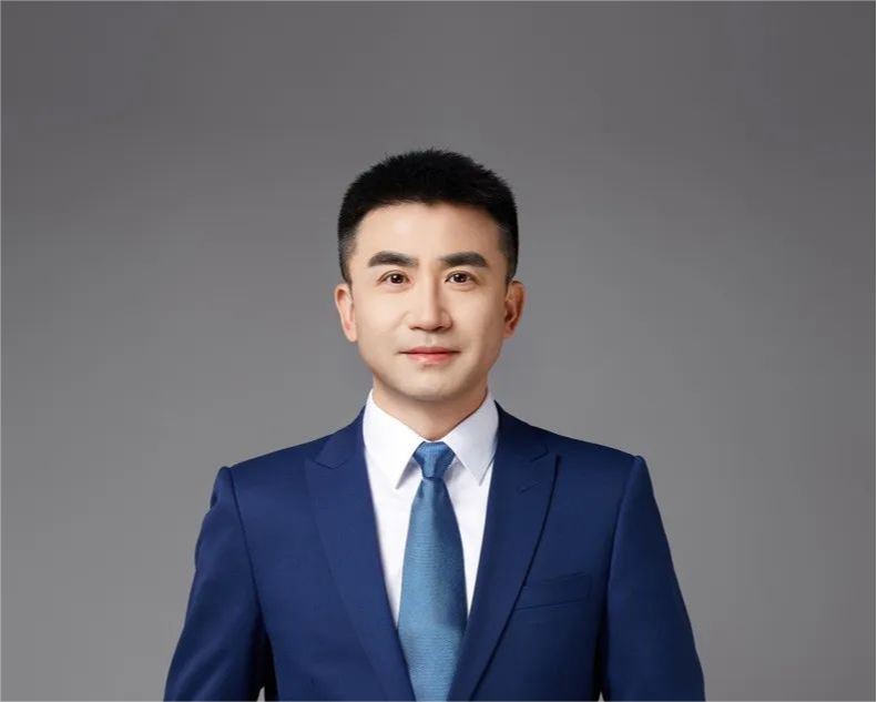 埃马克杨铭：携手共进 沉稳前行